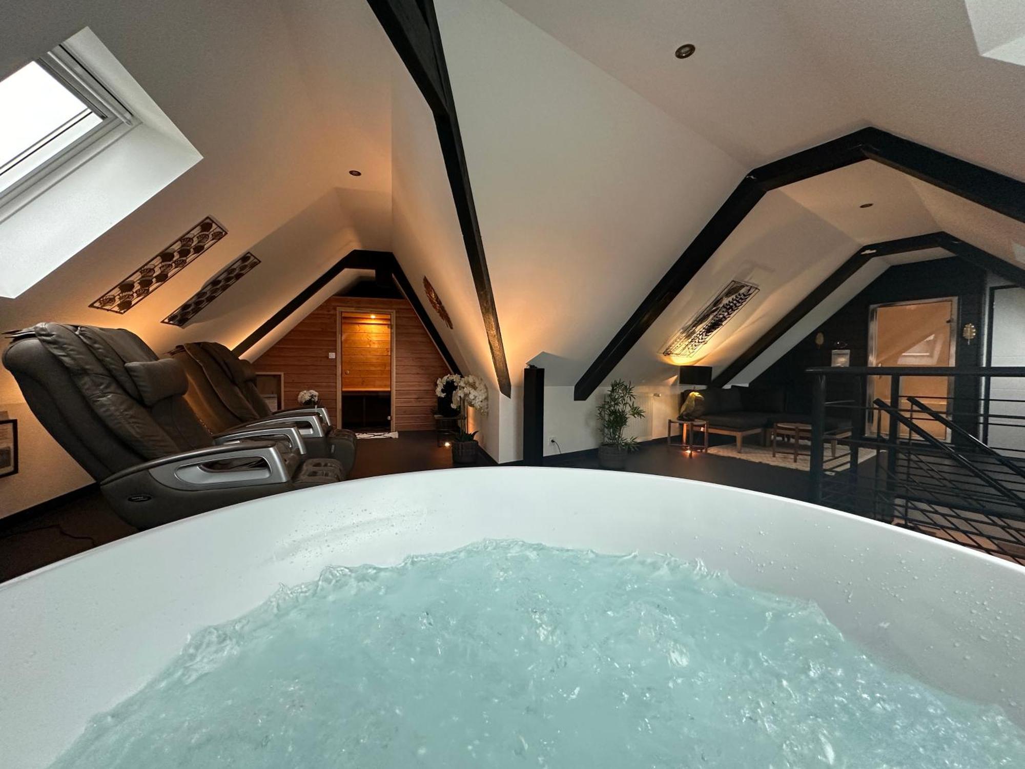 Les Suites De Bougainville Конкарно Экстерьер фото
